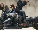 misc-ccp-727871303_anne_hathaway_as_dark_knight_rises_catwoman_first_look_02_122_571lo.JPG